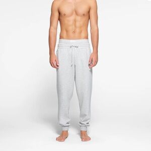 NWT SKIMS MENS Lounge Fleece TAPERED JOGGER medium light heather grey